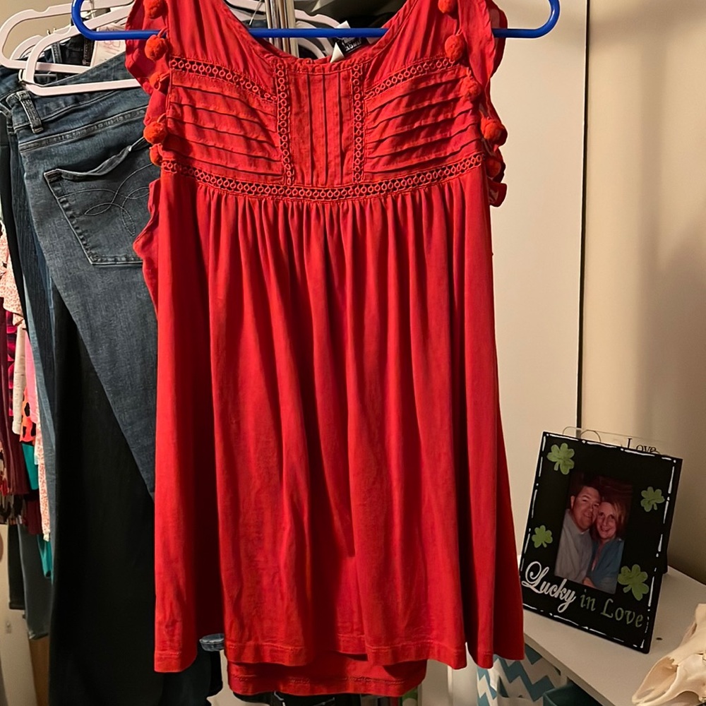 Crown & ivy sleeveless top